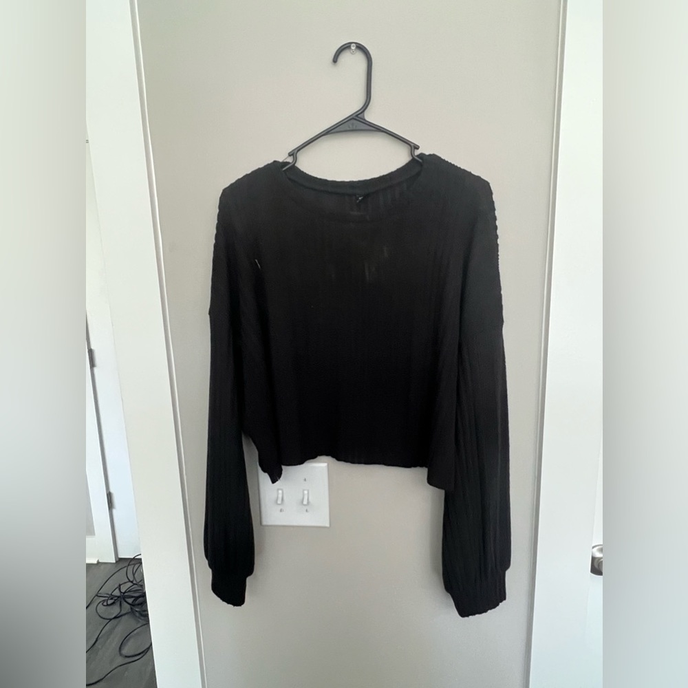 Cropped sweater. - Picture 2 of 2